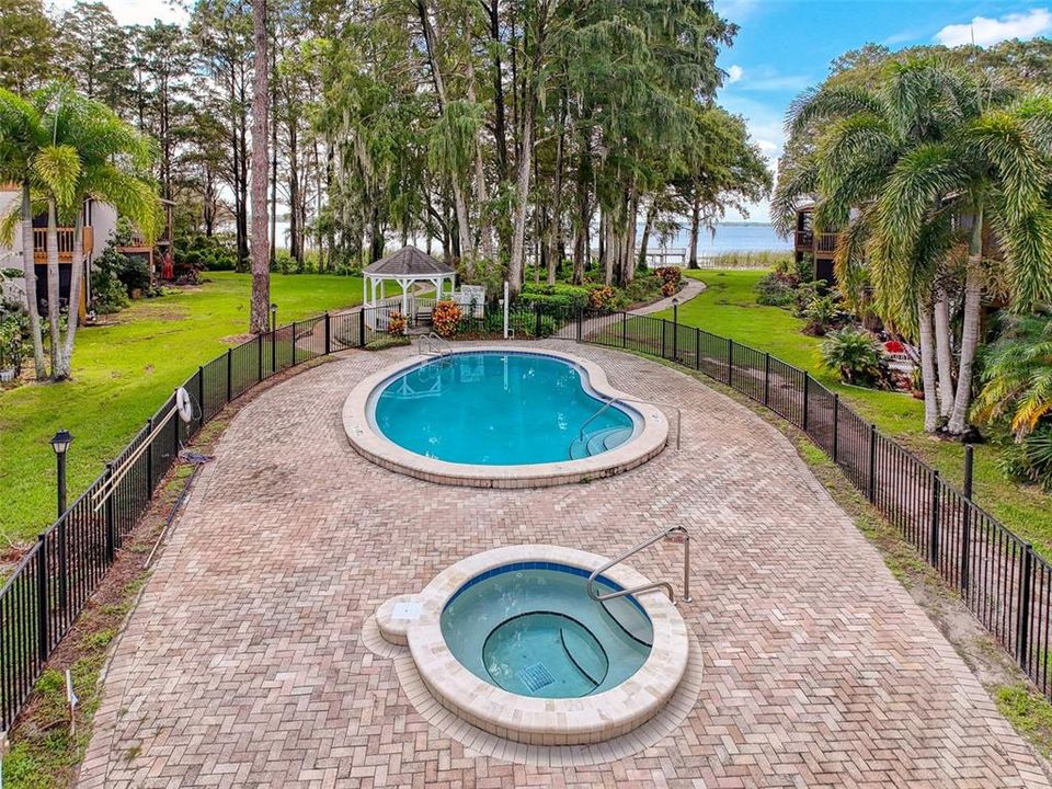 For Sale: $270,000 (2 beds, 2 baths, 1516 Square Feet)