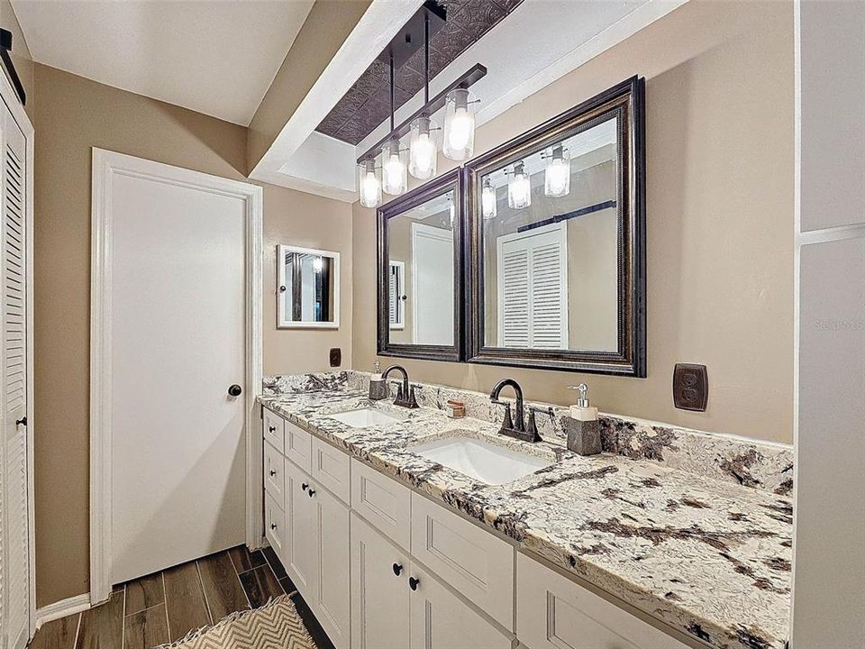 For Sale: $270,000 (2 beds, 2 baths, 1516 Square Feet)