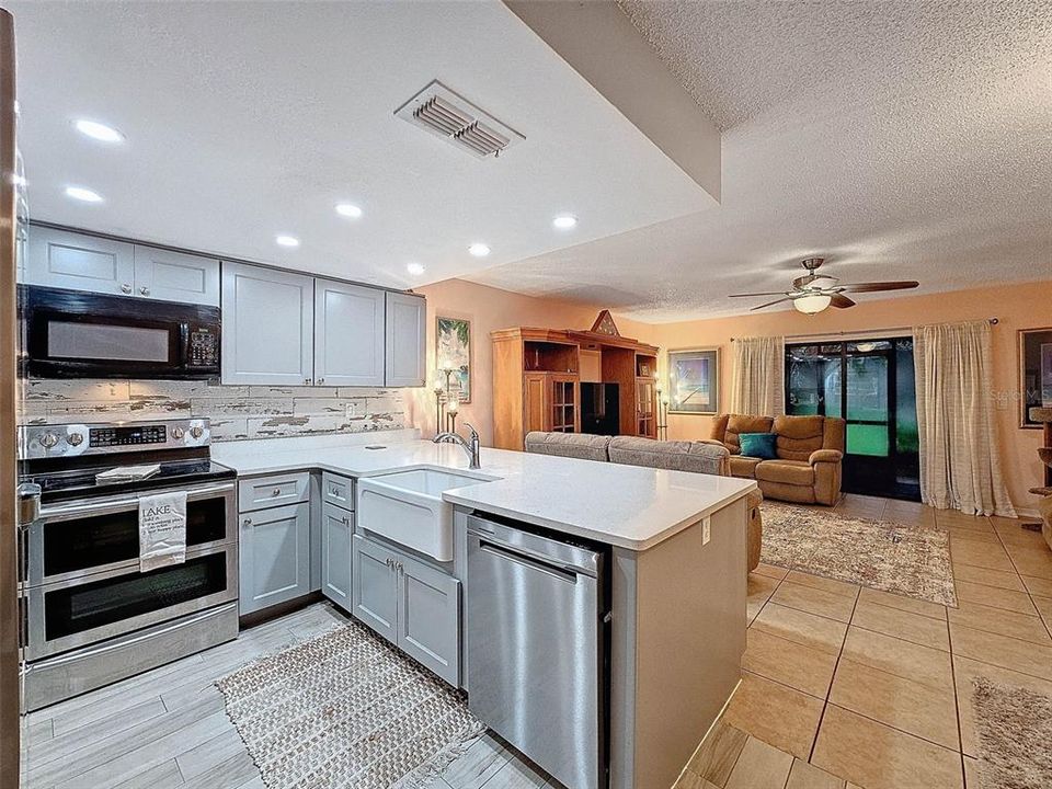 For Sale: $270,000 (2 beds, 2 baths, 1516 Square Feet)