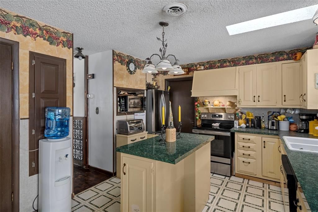 For Sale: $630,000 (4 beds, 3 baths, 2816 Square Feet)