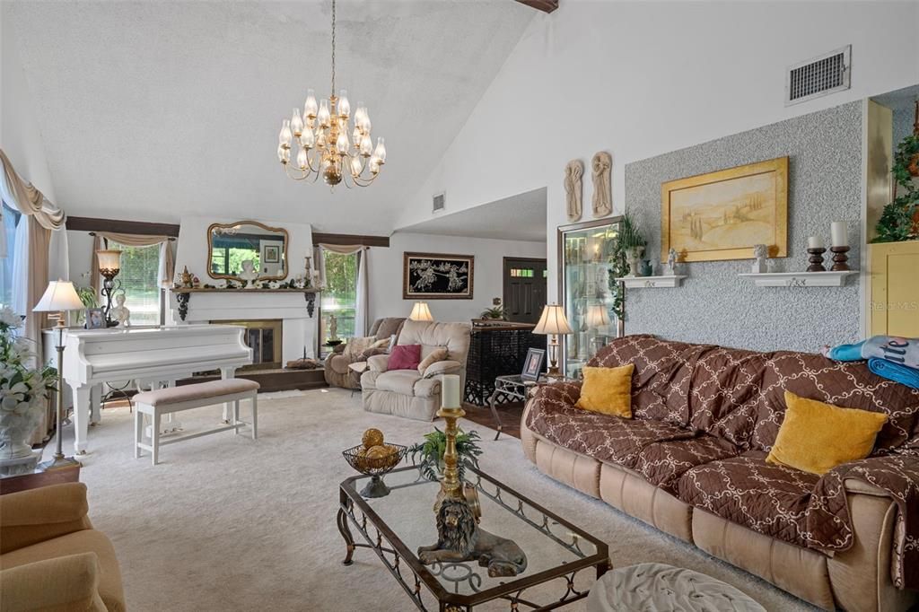 For Sale: $630,000 (4 beds, 3 baths, 2816 Square Feet)