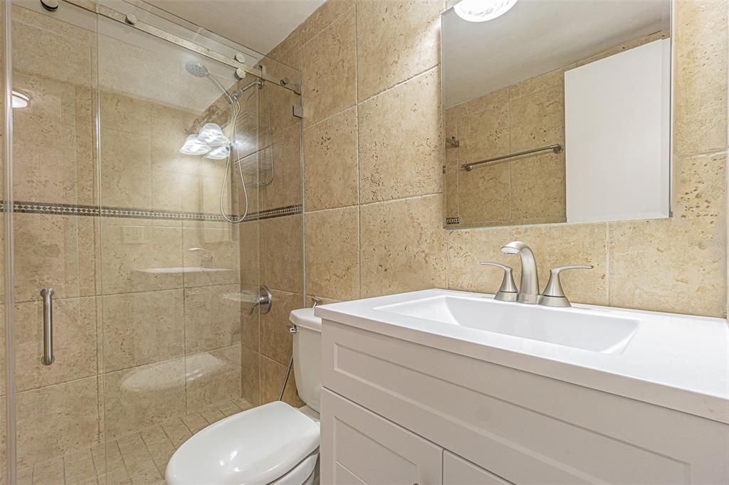 For Sale: $129,900 (1 beds, 1 baths, 586 Square Feet)