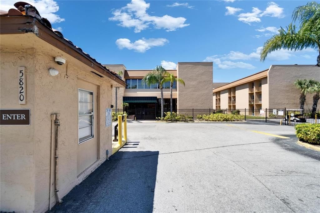 For Sale: $129,900 (1 beds, 1 baths, 586 Square Feet)