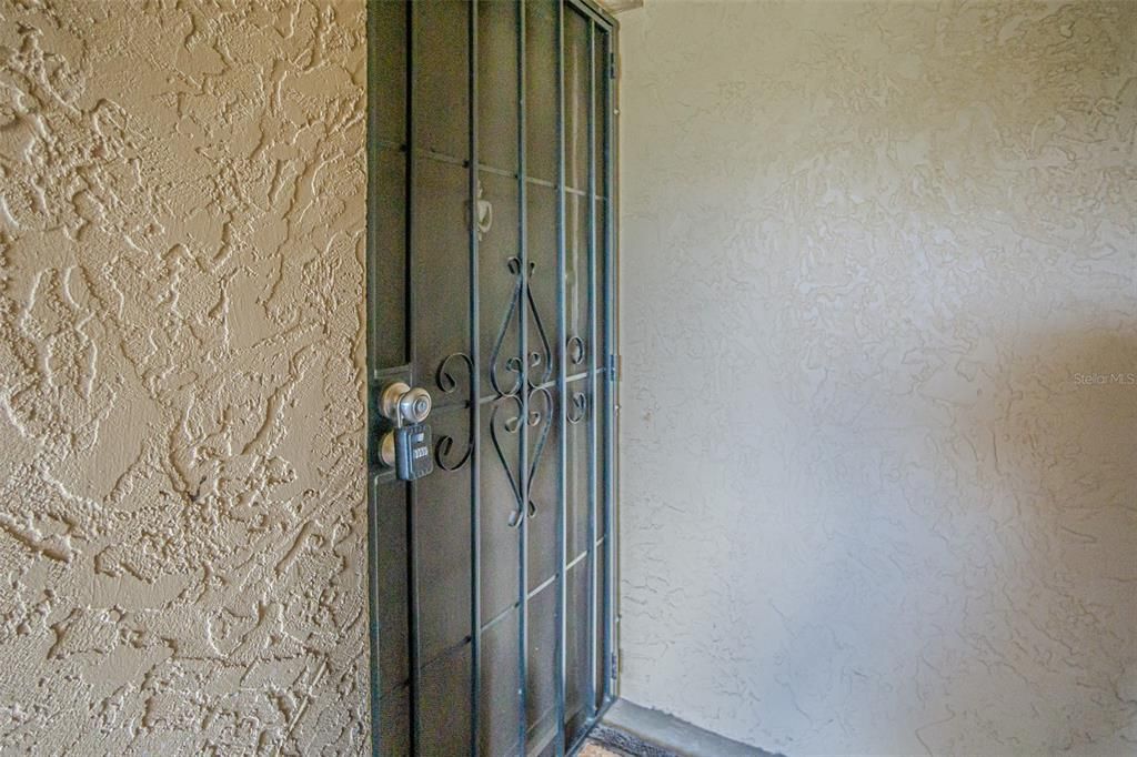 For Sale: $129,900 (1 beds, 1 baths, 586 Square Feet)