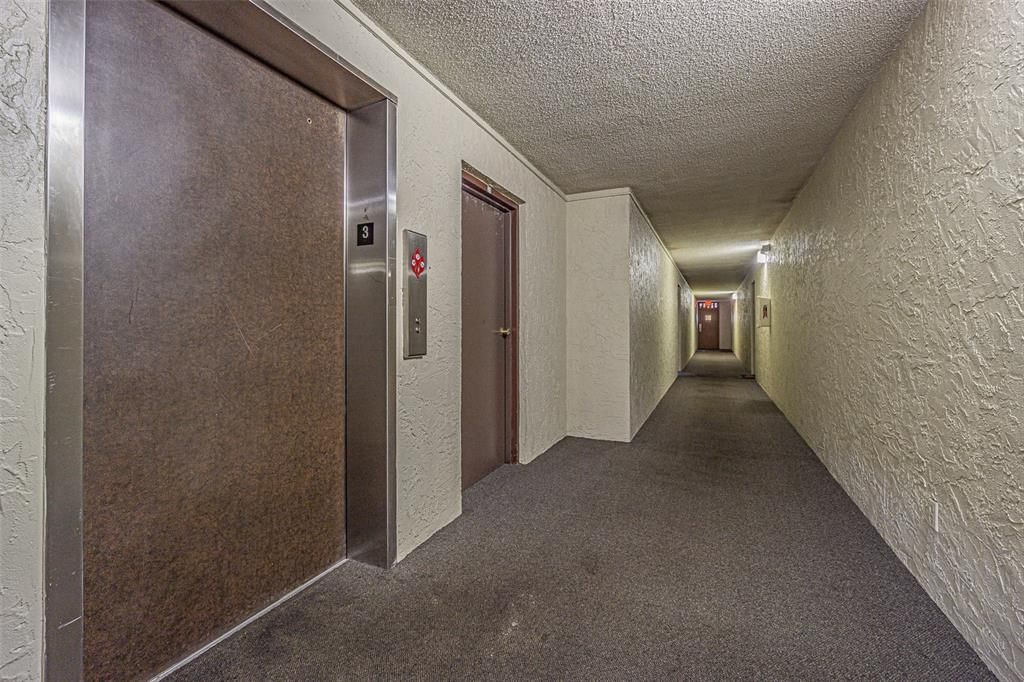 For Sale: $129,900 (1 beds, 1 baths, 586 Square Feet)