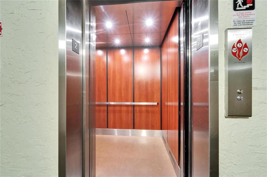 For Sale: $129,900 (1 beds, 1 baths, 586 Square Feet)