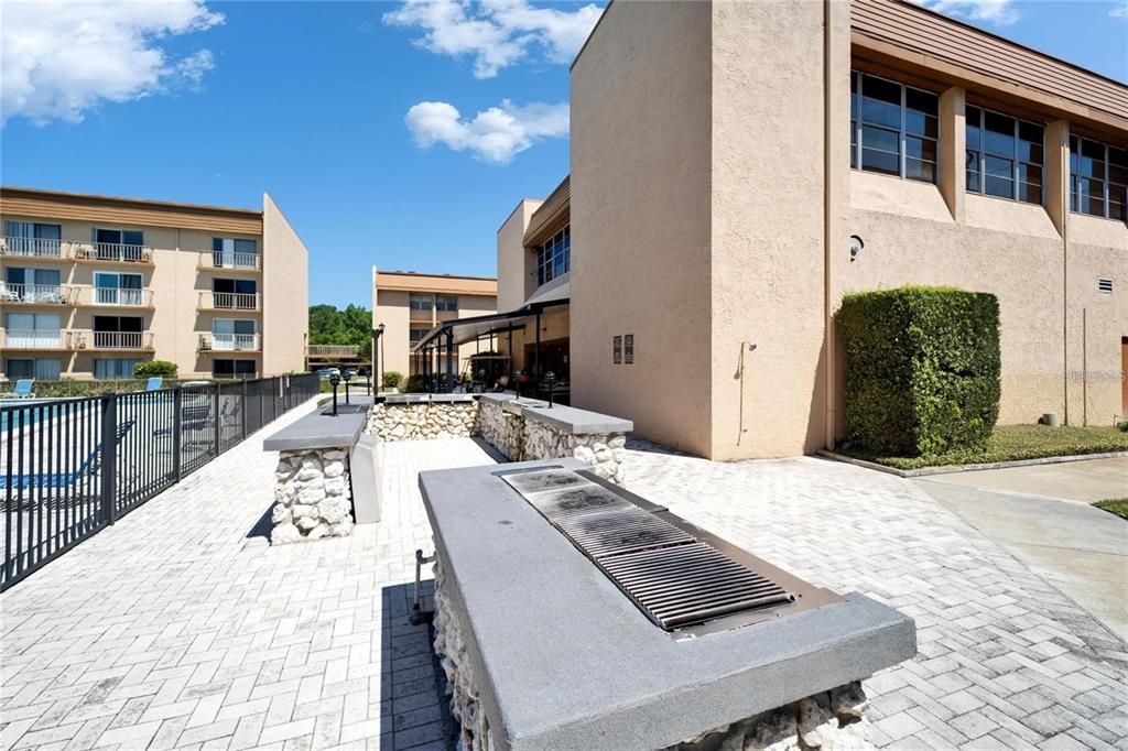 For Sale: $129,900 (1 beds, 1 baths, 586 Square Feet)