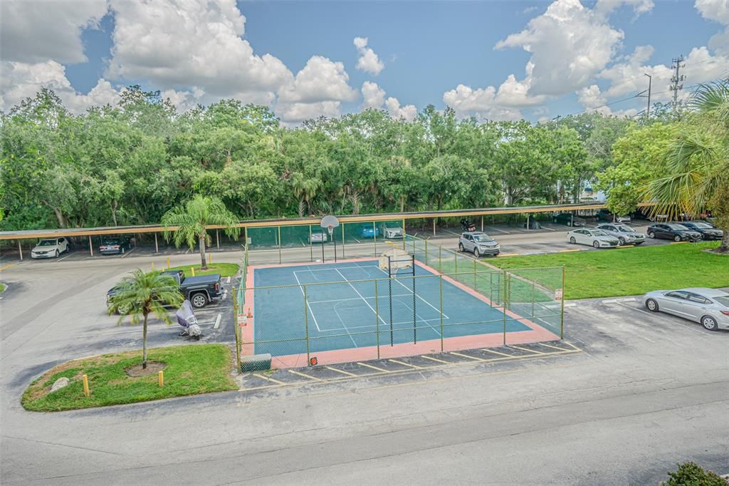 For Sale: $129,900 (1 beds, 1 baths, 586 Square Feet)