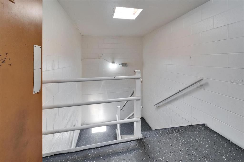 For Sale: $129,900 (1 beds, 1 baths, 586 Square Feet)