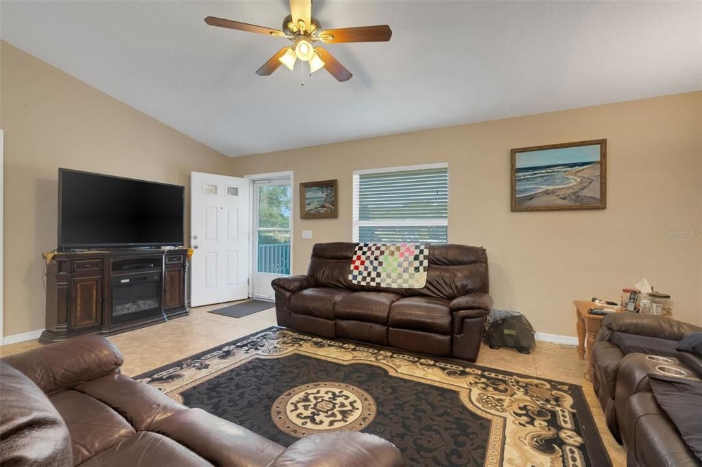 En Venta: $549,000 (3 camas, 2 baños, 1760 Pies cuadrados)