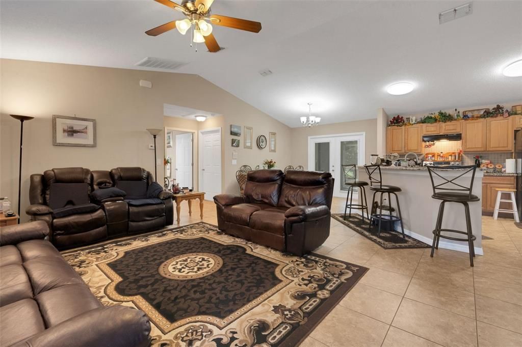 En Venta: $549,000 (3 camas, 2 baños, 1760 Pies cuadrados)