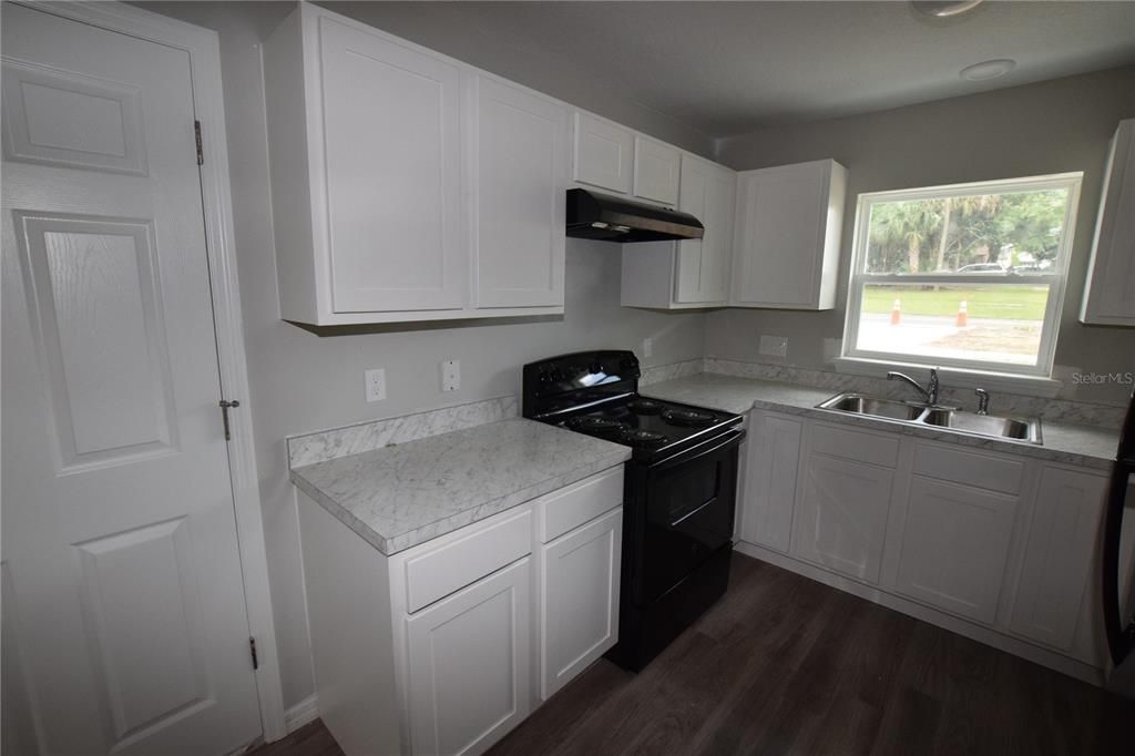 出租: $1,550 (2 贝兹, 2 浴室, 867 平方英尺)