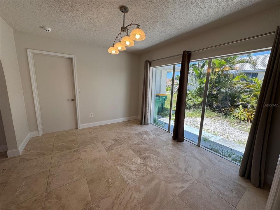 For Rent: $2,365 (3 beds, 2 baths, 2035 Square Feet)