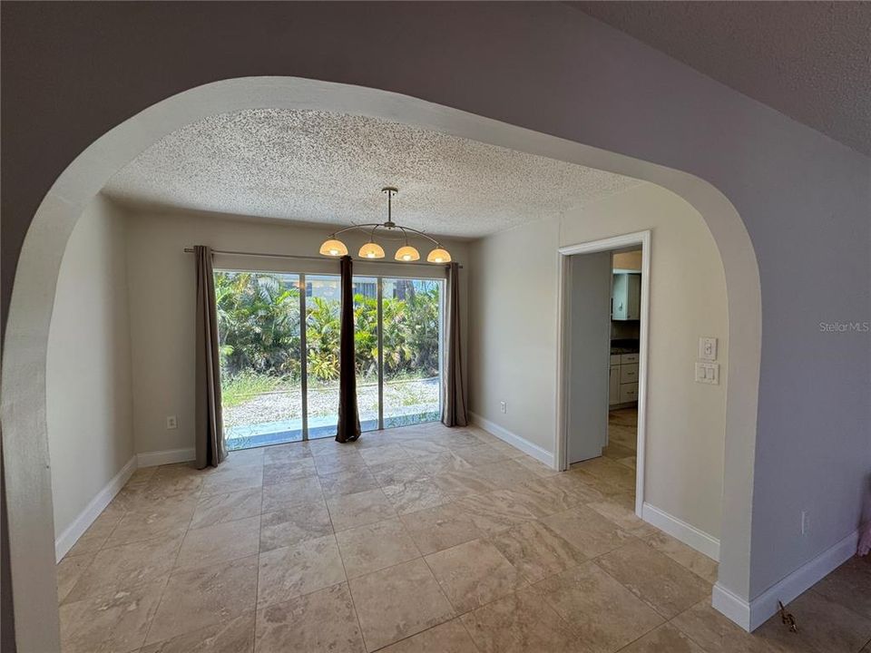 For Rent: $2,365 (3 beds, 2 baths, 2035 Square Feet)