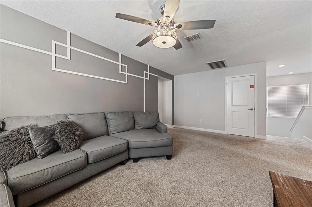 Active With Contract: $669,000 (6 beds, 5 baths, 3291 Square Feet)