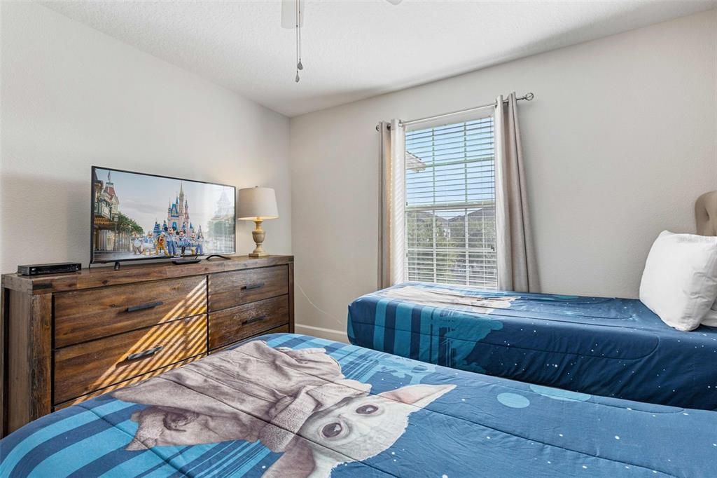 Active With Contract: $669,000 (6 beds, 5 baths, 3291 Square Feet)