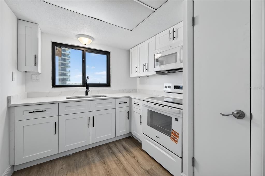 待售: $424,900 (2 贝兹, 2 浴室, 1013 平方英尺)