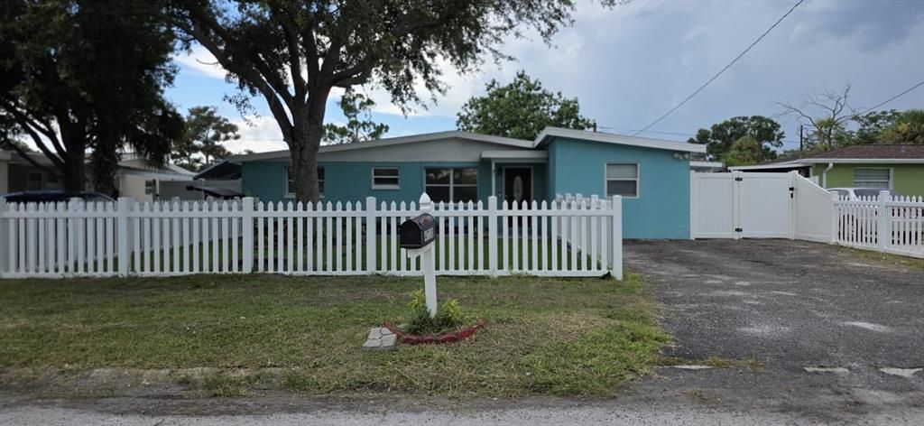 Active With Contract: $354,500 (3 beds, 1 baths, 1004 Square Feet)