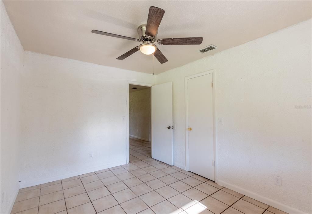 For Sale: $230,000 (4 beds, 1 baths, 1056 Square Feet)