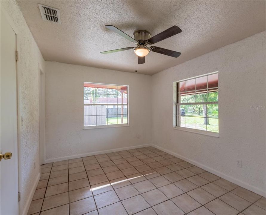 For Sale: $230,000 (4 beds, 1 baths, 1056 Square Feet)