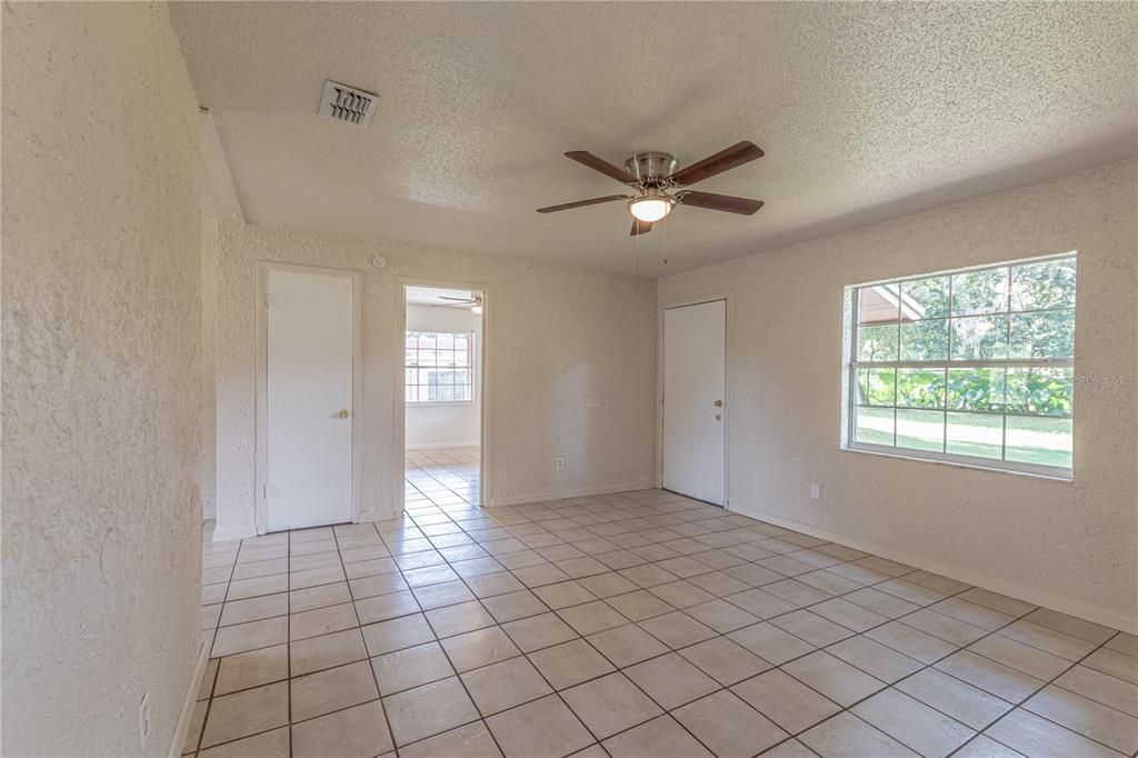 For Sale: $230,000 (4 beds, 1 baths, 1056 Square Feet)