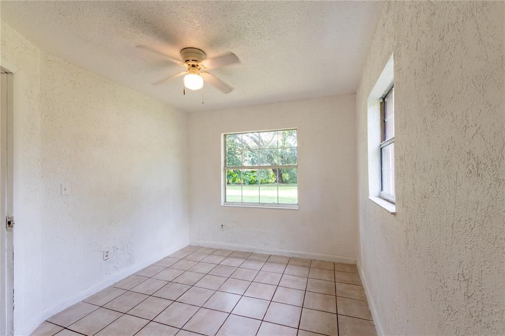 For Sale: $230,000 (4 beds, 1 baths, 1056 Square Feet)