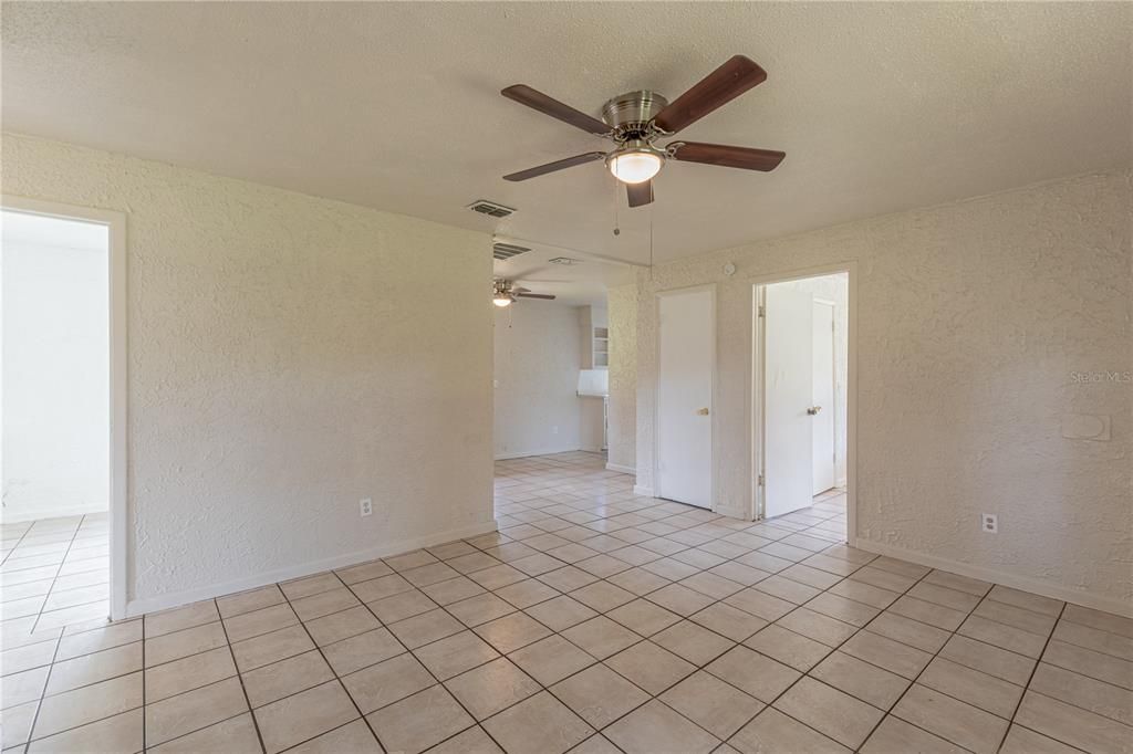 For Sale: $230,000 (4 beds, 1 baths, 1056 Square Feet)