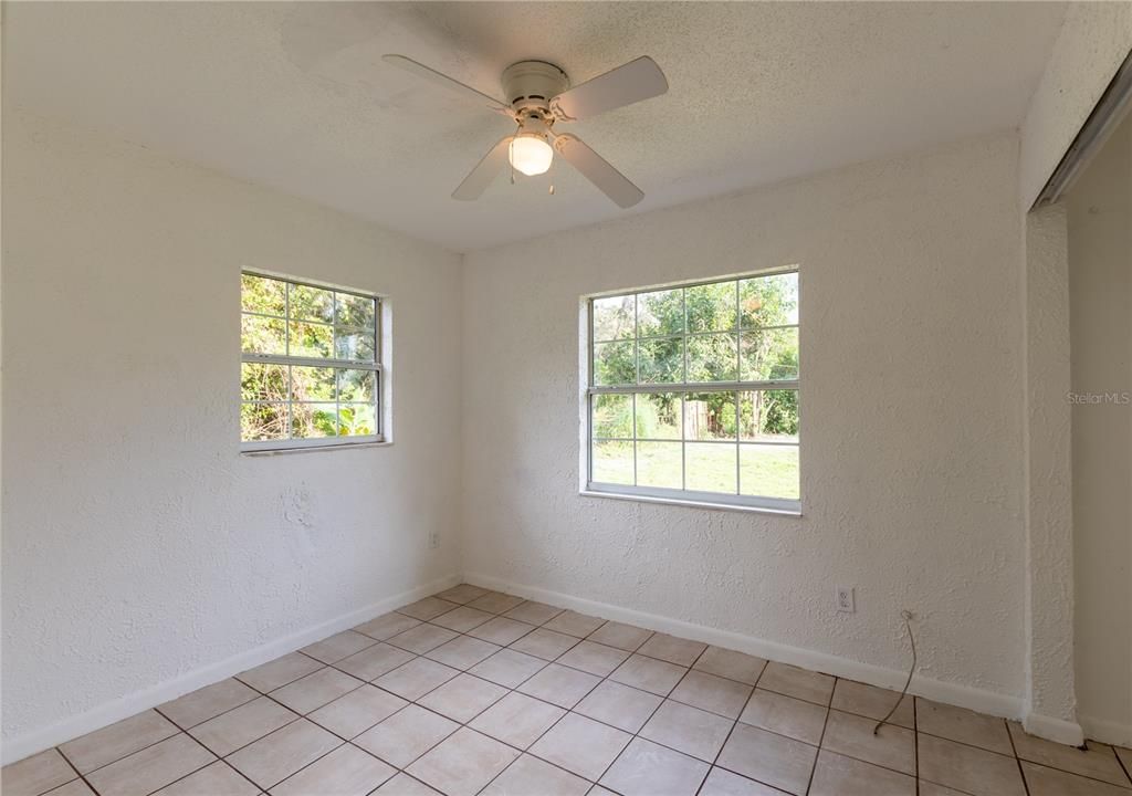 For Sale: $230,000 (4 beds, 1 baths, 1056 Square Feet)