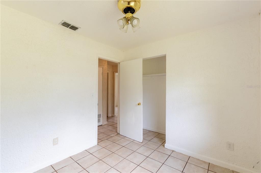 For Sale: $230,000 (4 beds, 1 baths, 1056 Square Feet)