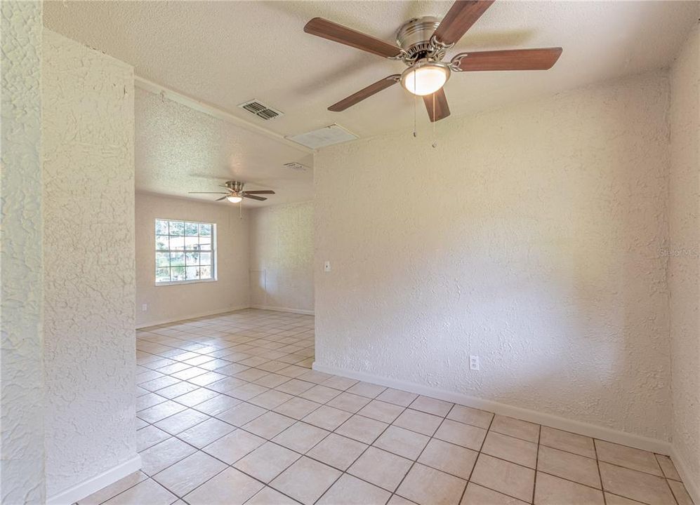 For Sale: $230,000 (4 beds, 1 baths, 1056 Square Feet)