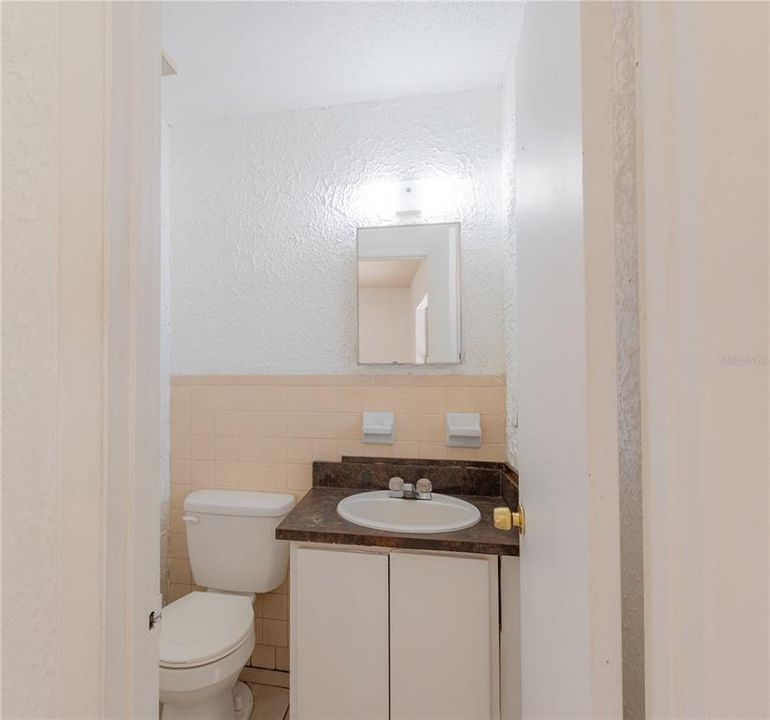 For Sale: $230,000 (4 beds, 1 baths, 1056 Square Feet)
