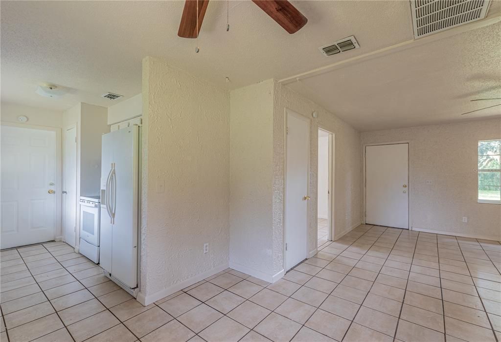 For Sale: $230,000 (4 beds, 1 baths, 1056 Square Feet)