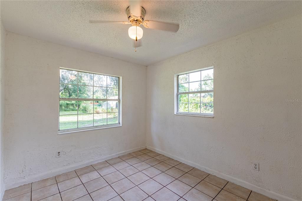 For Sale: $230,000 (4 beds, 1 baths, 1056 Square Feet)