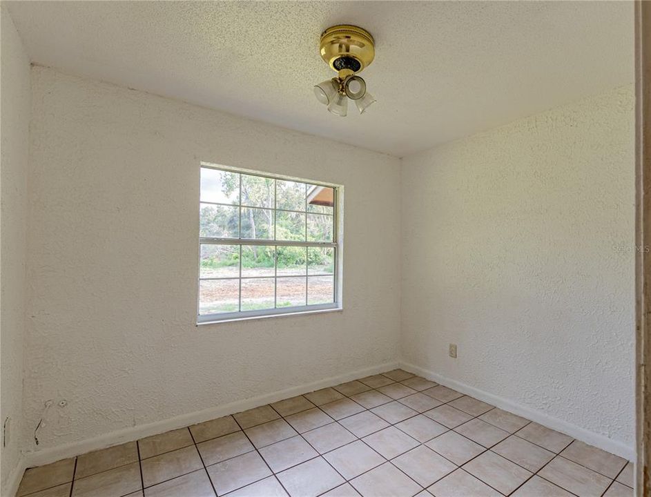For Sale: $230,000 (4 beds, 1 baths, 1056 Square Feet)