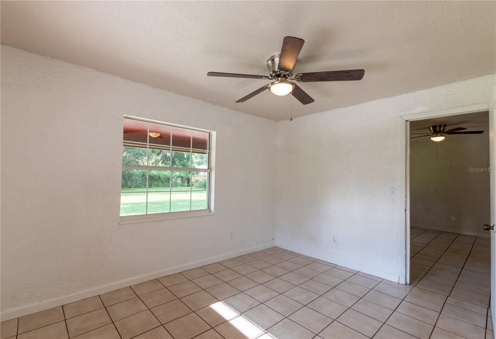 For Sale: $230,000 (4 beds, 1 baths, 1056 Square Feet)