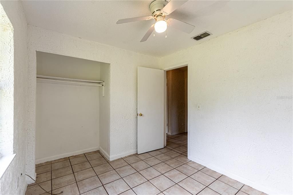 For Sale: $230,000 (4 beds, 1 baths, 1056 Square Feet)