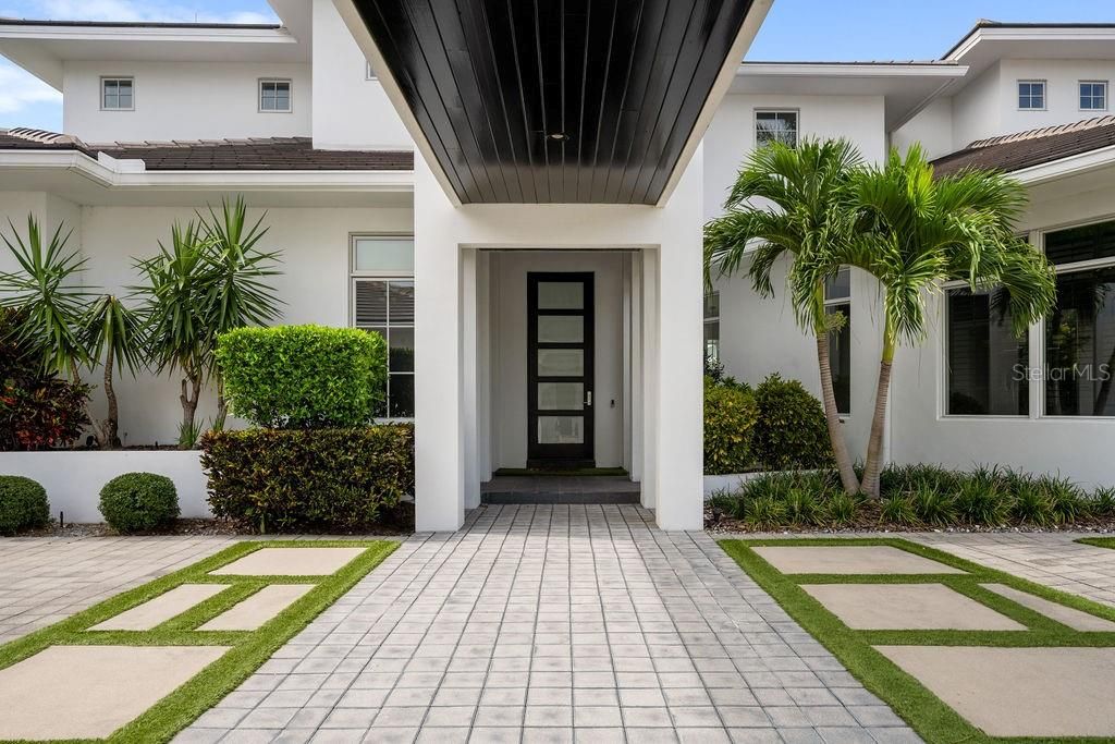 For Sale: $5,489,000 (6 beds, 7 baths, 8305 Square Feet)