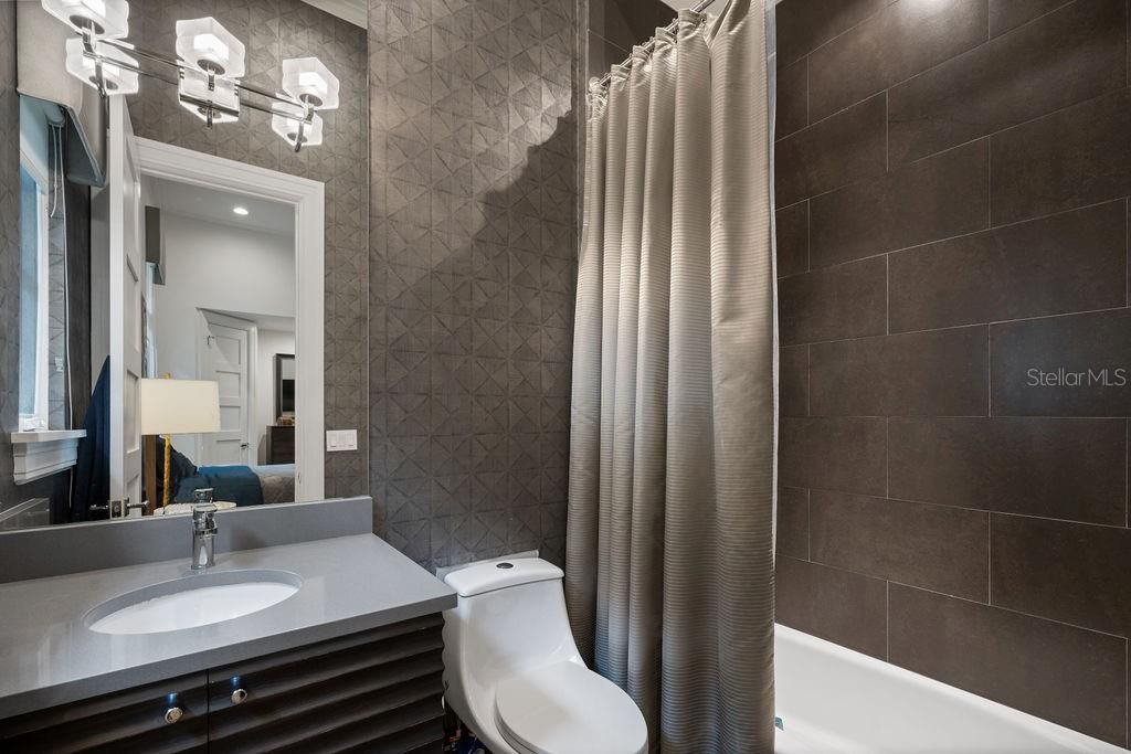 For Sale: $5,489,000 (6 beds, 7 baths, 8305 Square Feet)