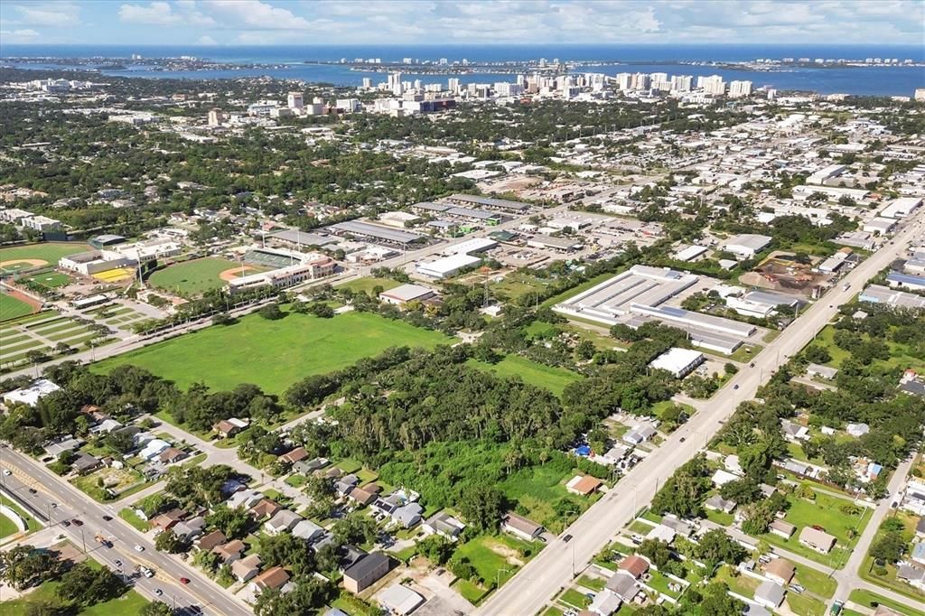 待售: $500,000 (0.22 acres)