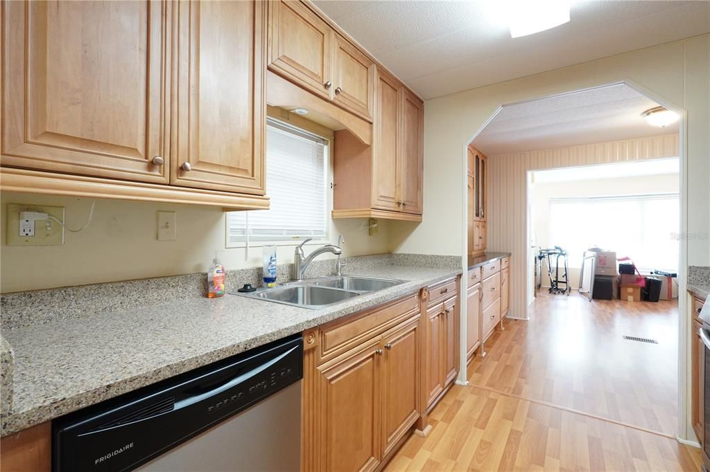 Active With Contract: $109,900 (2 beds, 2 baths, 1219 Square Feet)