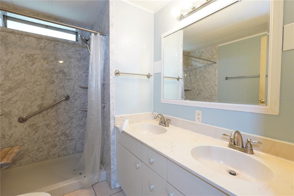 Active With Contract: $109,900 (2 beds, 2 baths, 1219 Square Feet)
