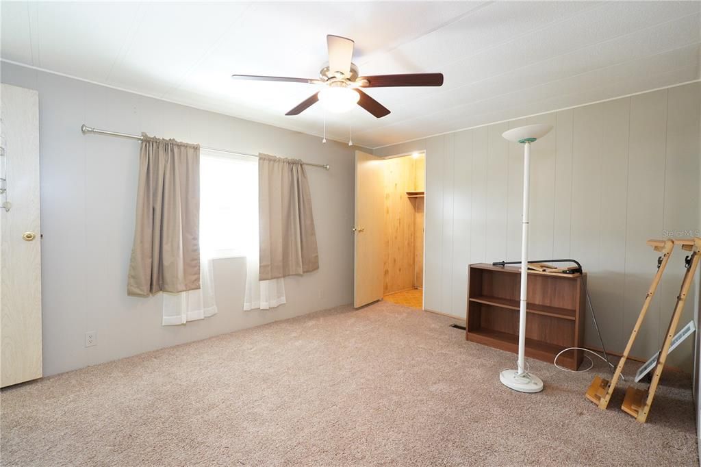 Active With Contract: $109,900 (2 beds, 2 baths, 1219 Square Feet)