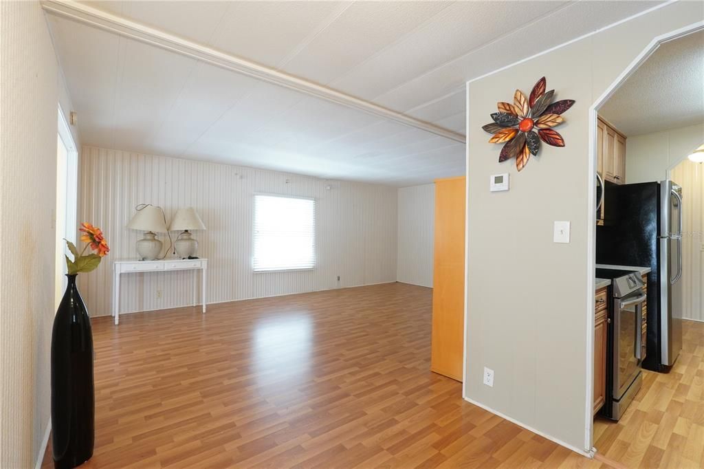 Active With Contract: $109,900 (2 beds, 2 baths, 1219 Square Feet)