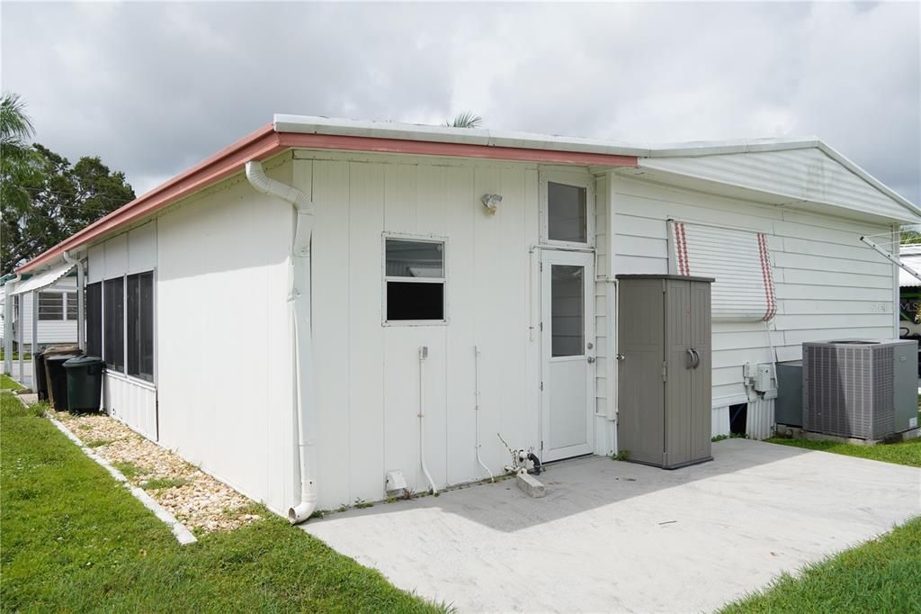 Active With Contract: $109,900 (2 beds, 2 baths, 1219 Square Feet)
