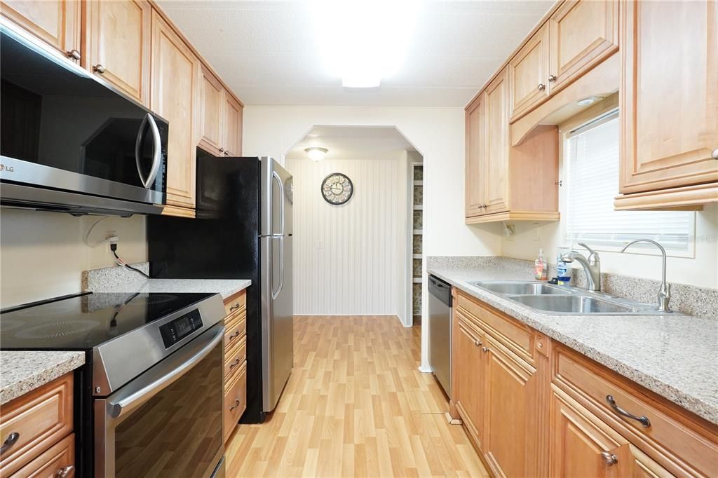 Active With Contract: $109,900 (2 beds, 2 baths, 1219 Square Feet)