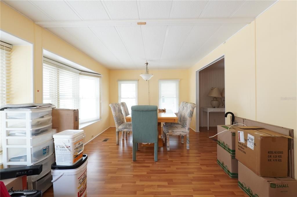 Active With Contract: $109,900 (2 beds, 2 baths, 1219 Square Feet)