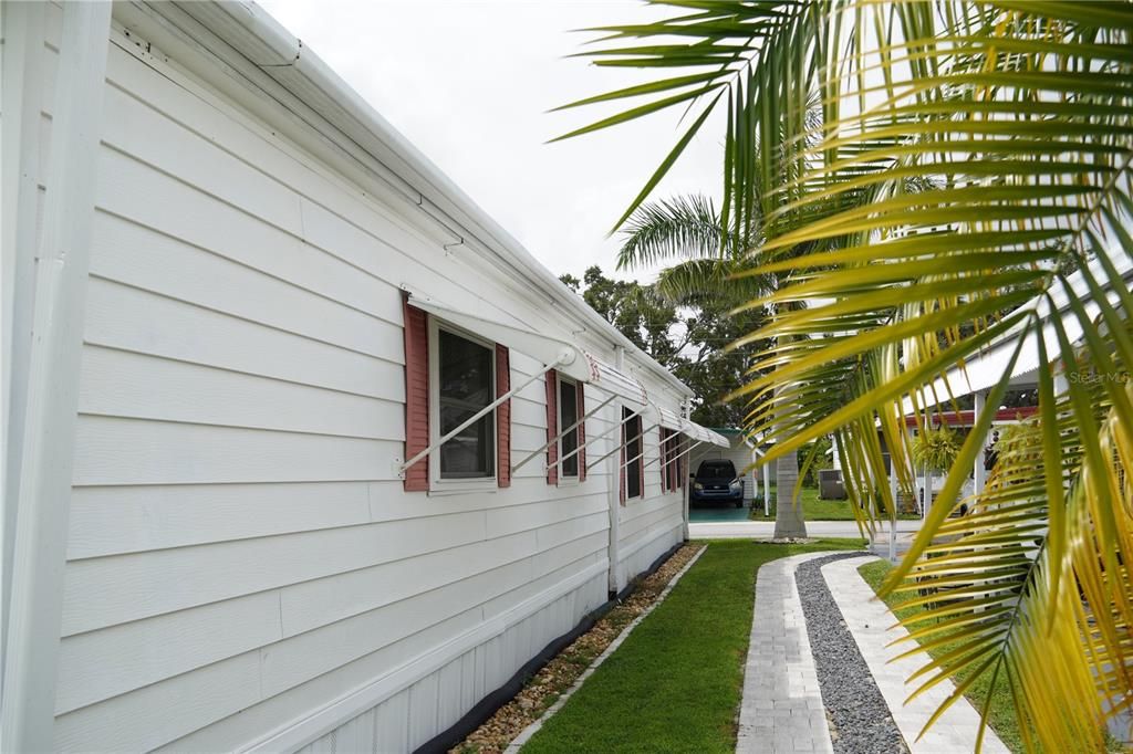 Active With Contract: $109,900 (2 beds, 2 baths, 1219 Square Feet)