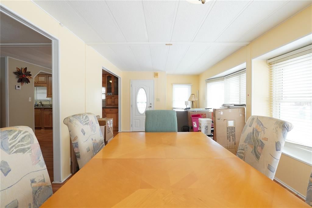 Active With Contract: $109,900 (2 beds, 2 baths, 1219 Square Feet)