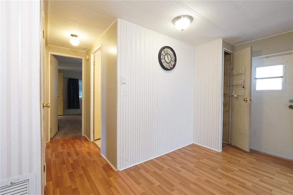 Active With Contract: $109,900 (2 beds, 2 baths, 1219 Square Feet)