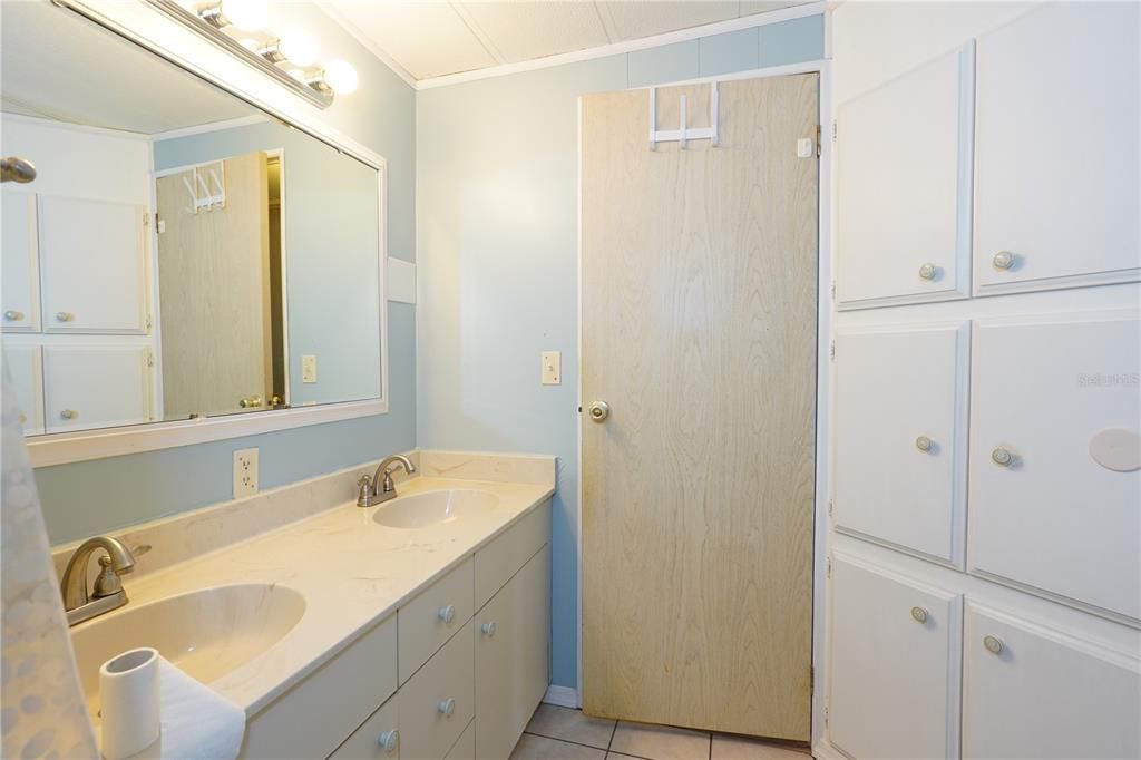 Active With Contract: $109,900 (2 beds, 2 baths, 1219 Square Feet)